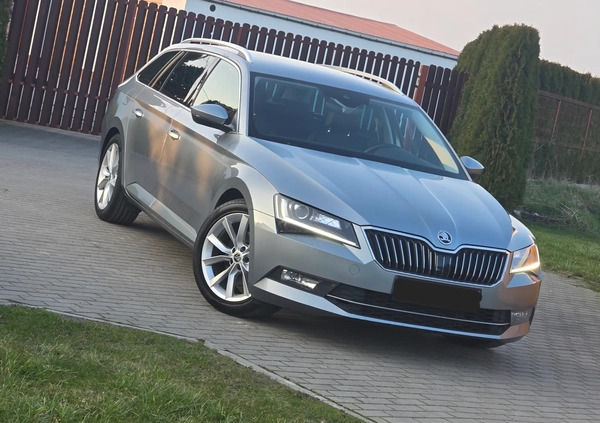 Skoda Superb cena 72500 przebieg: 190000, rok produkcji 2018 z Płock małe 407